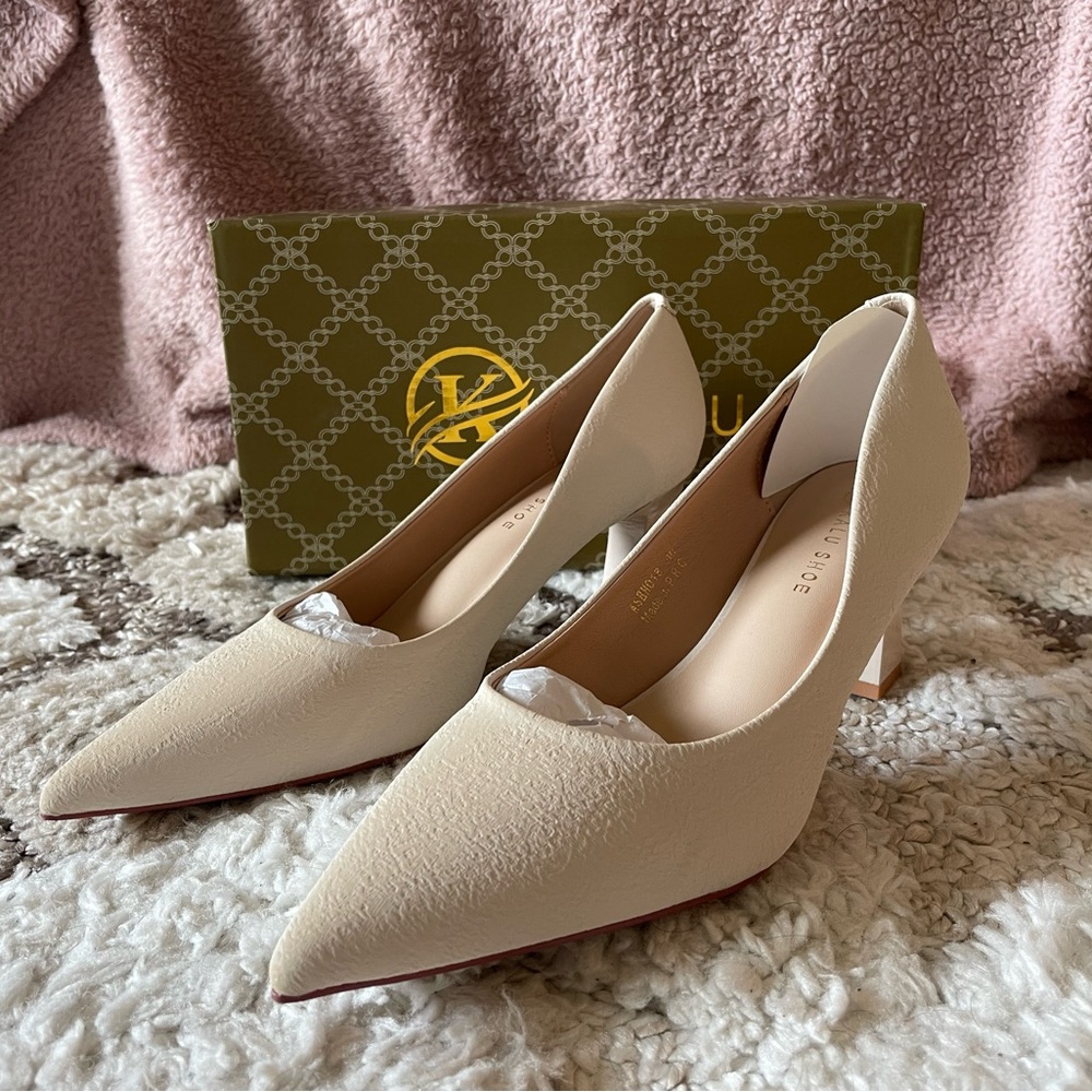 Elegant Cream Pointed-Toe Heels